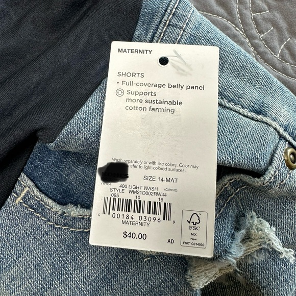 Sonoma Maternity Light Wash Distressed Jean Shorts NWT Size 14 Maternity - Picture 6 of 10